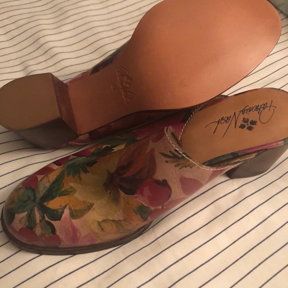 Beautiful Swedish hand painted.